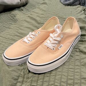Vans. NWOT. Women’s 9/mens7.5